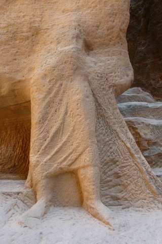 Estatuas rotas en el cañón del Siq