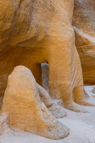 Estatuas rotas en el cañón del Siq